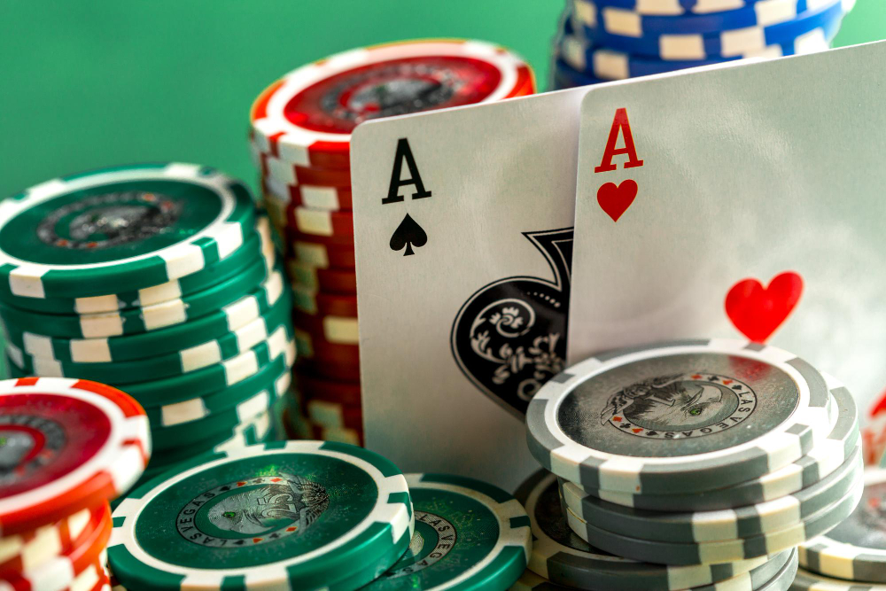 Enhance Your Online Poker Strategy with Pro Insights